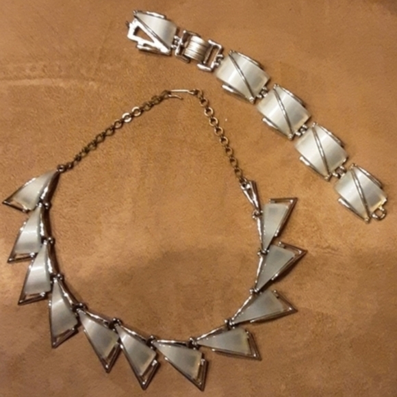 White Mother of Pearl Vintage Moonglow‎ Thermoset Necklace - Picture 4 of 8